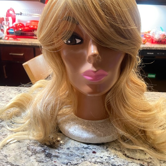 Wig - Picture 2 of 9